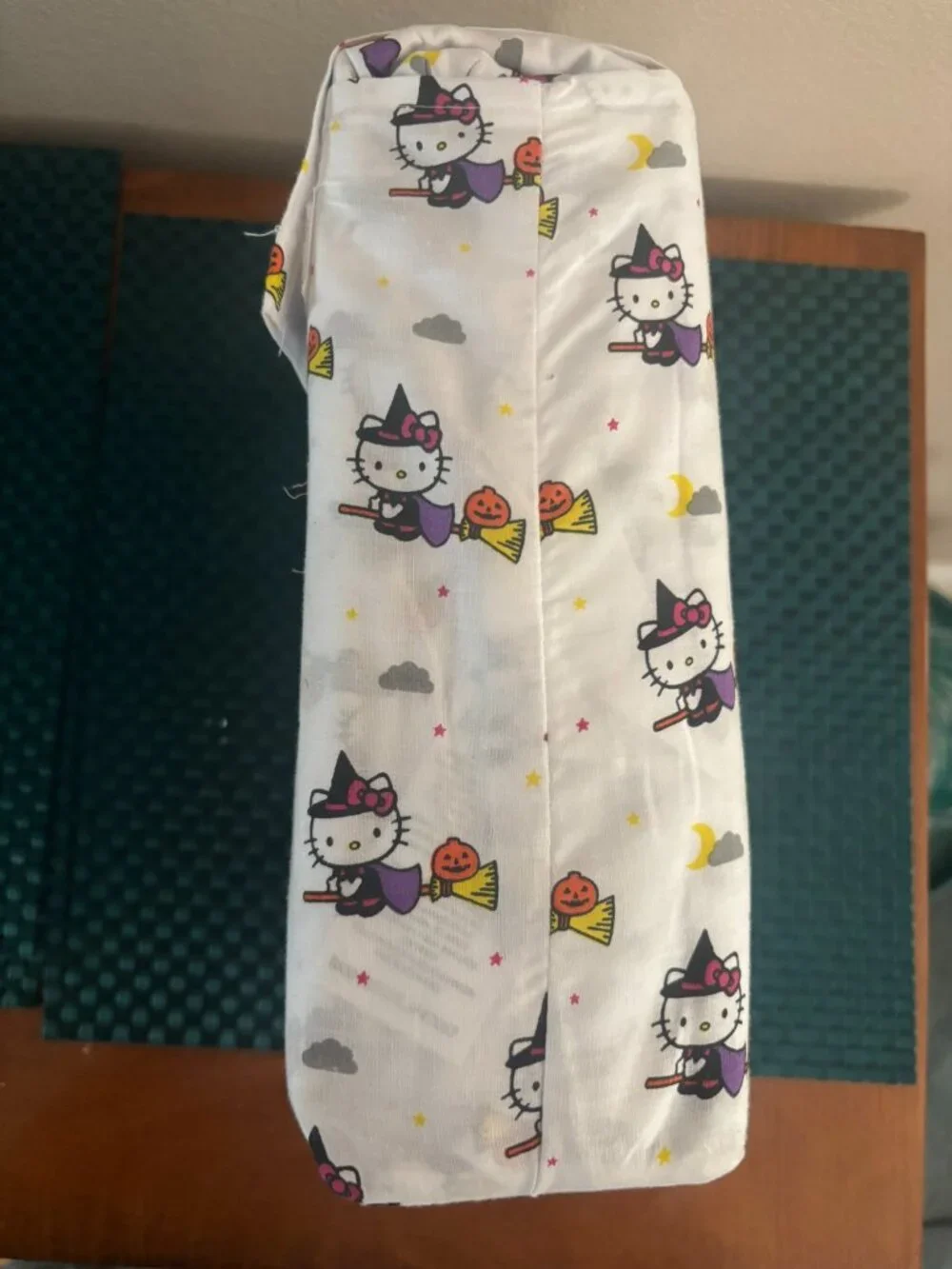 Hello Kitty Halloween QUEEN Sheet Set Witch Broom & Pumpkins White 4 Piece NEW